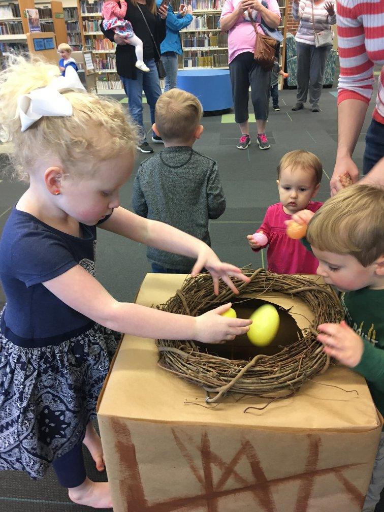 Move & Groove - Putting Eggs into the Nest